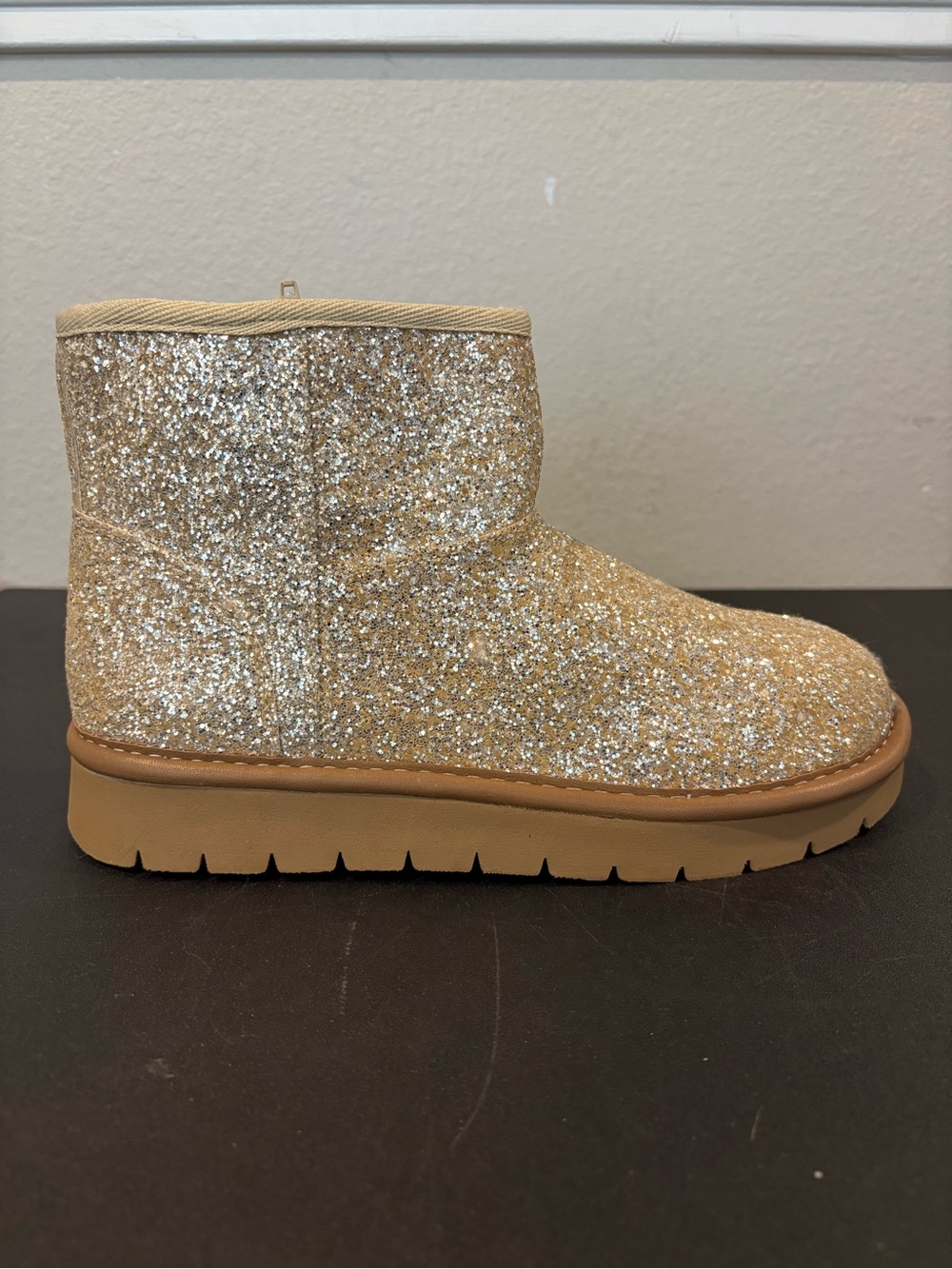 Cat & Jack Girls Honor Faux Suede Style Fur Lined Gold Glitter Boots Toddler 13 - Picture 2 of 10